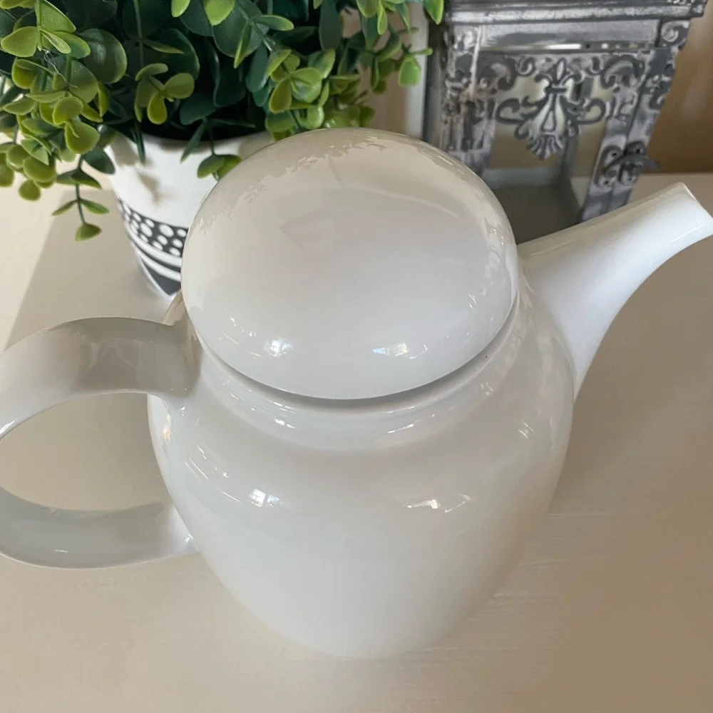 Pier 1 Imports Small One Cup ceramic Teapot with Lid modern White